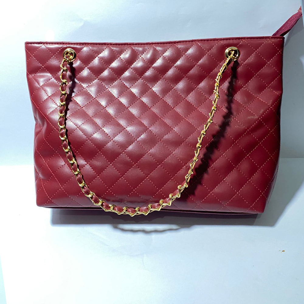 Elegant Women’s Quilted Tote Bag with Chain Strap and Spacious Design