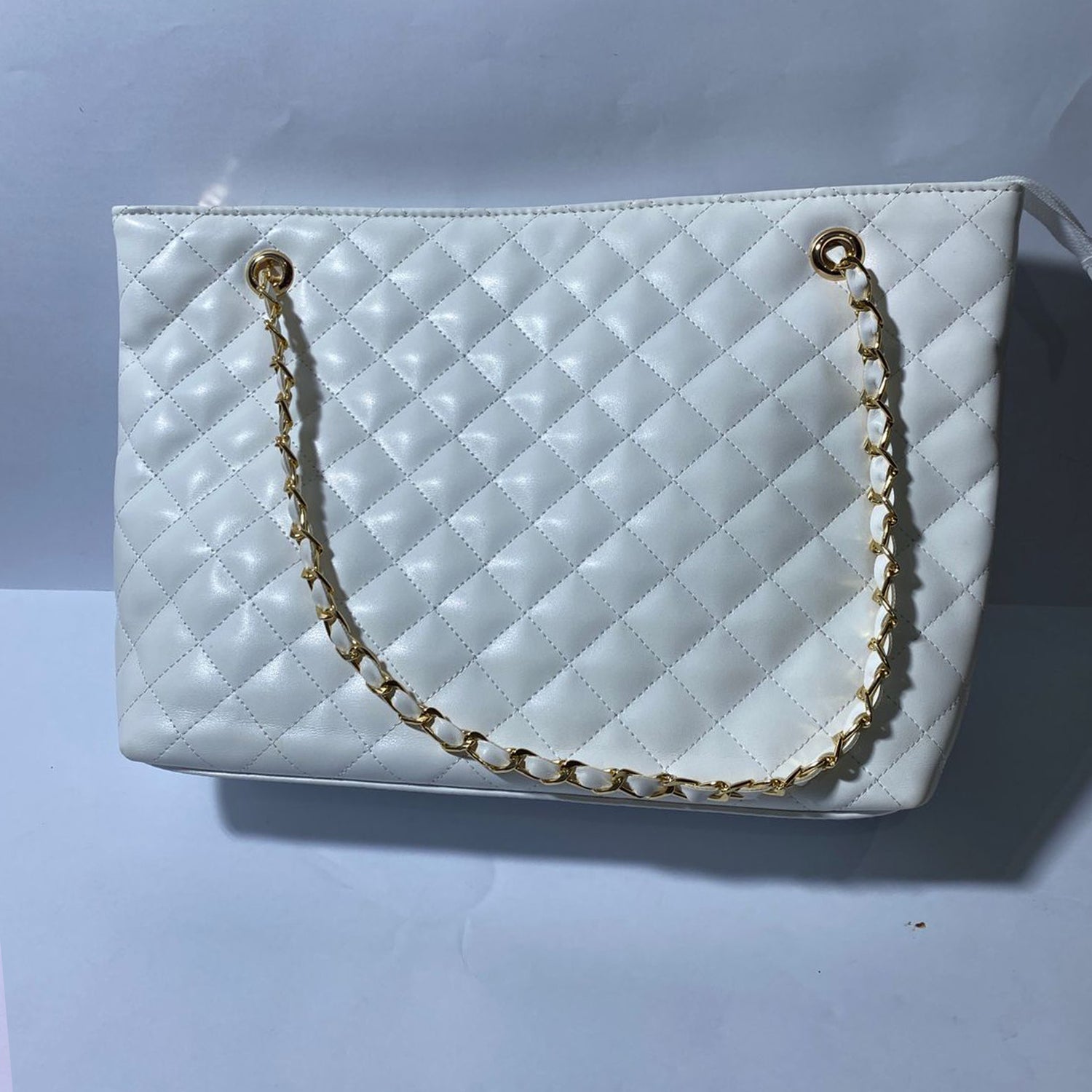 Elegant Women’s Quilted Tote Bag with Chain Strap and Spacious Design